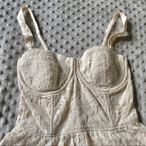 BUSTIER IVORY DRESS 👗🌻🌼 - Picture 8 of 9